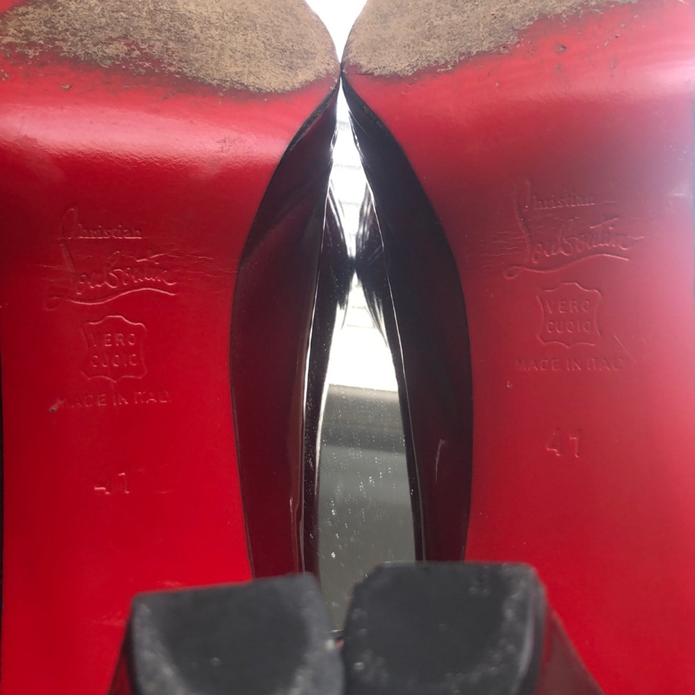 authentic CHRISTIAN LOUBOUTIN patent leather PUMPS